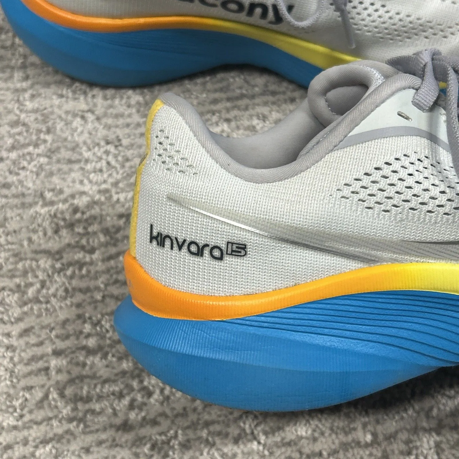 Saucony Kinvara 15 Shoes Womens 6.5 S10967-212 Light Gray Mesh Running Sneakers - Image 2