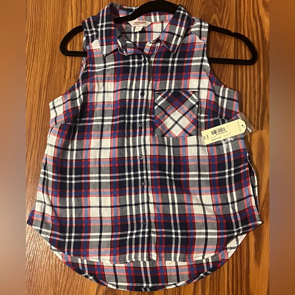 NWT Arizona brand sleeveless button up - Image 4