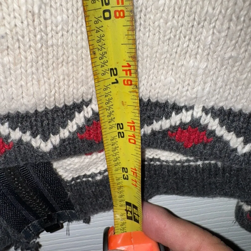 Carolina Colours WinterThemed Zip Front Cardigan Large Red - Image 6