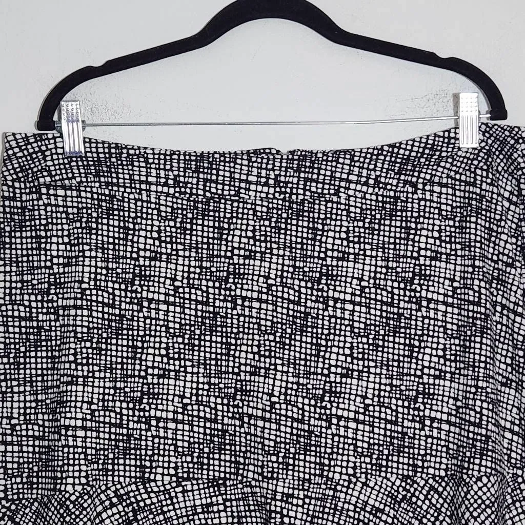 Cato  Black and White Print Mini Skirt with Ruffle Hemline NWT Size 16 - Image 3