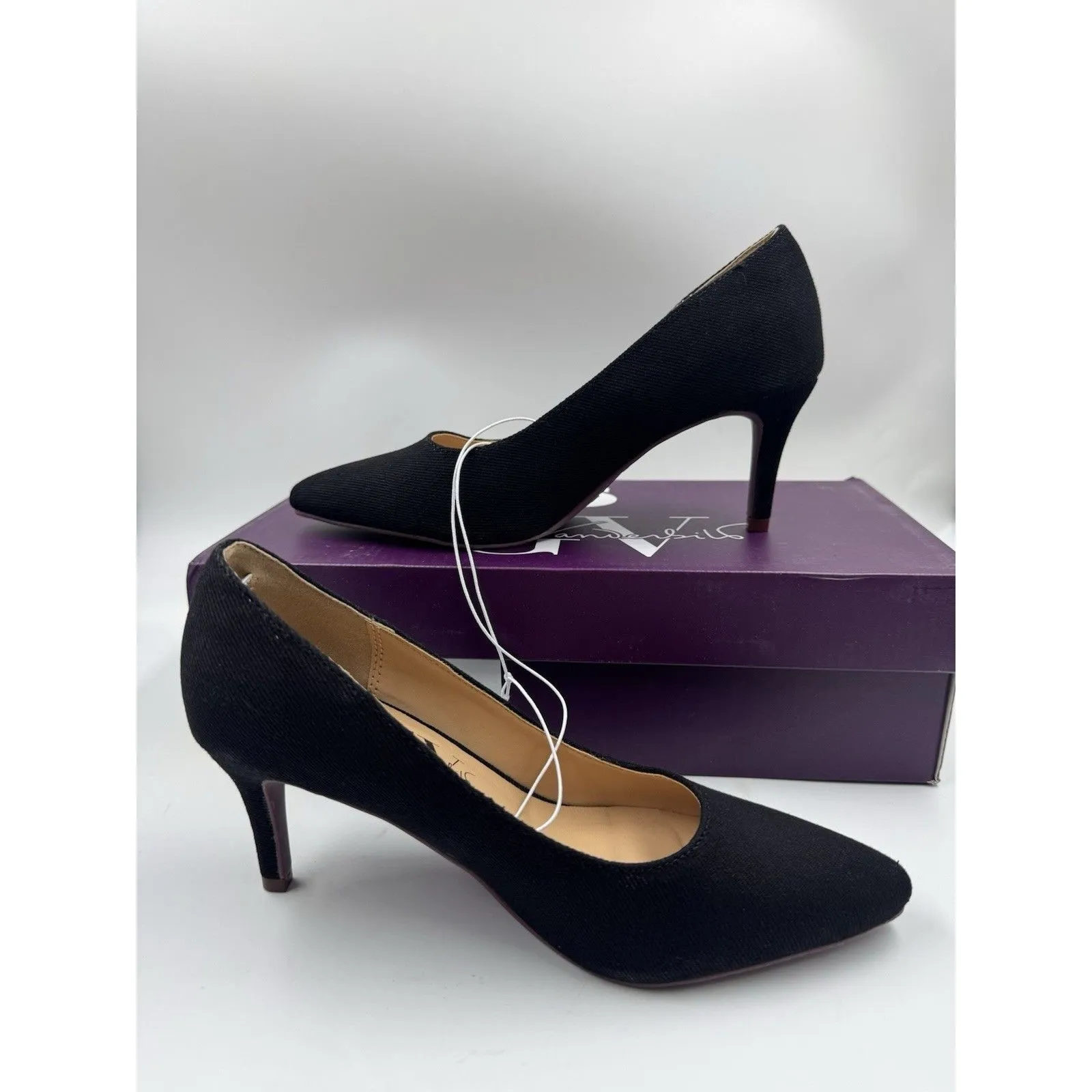 New Gloria Vanderbilt Women's Marilyn Pumps Black Closed Toe Heels Sz 6 Shoes - Image 5