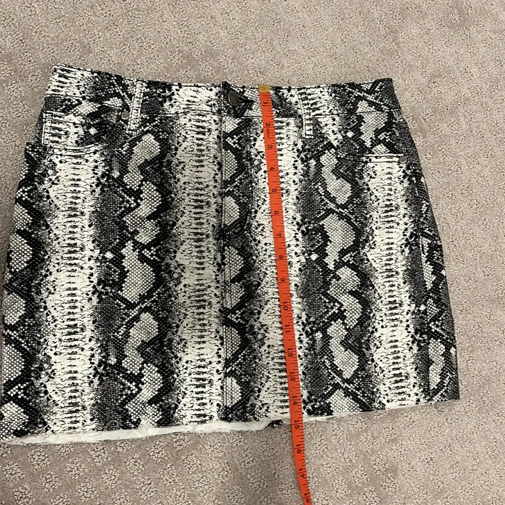 NWOT tinseltown snake print mini skirt - Image 8