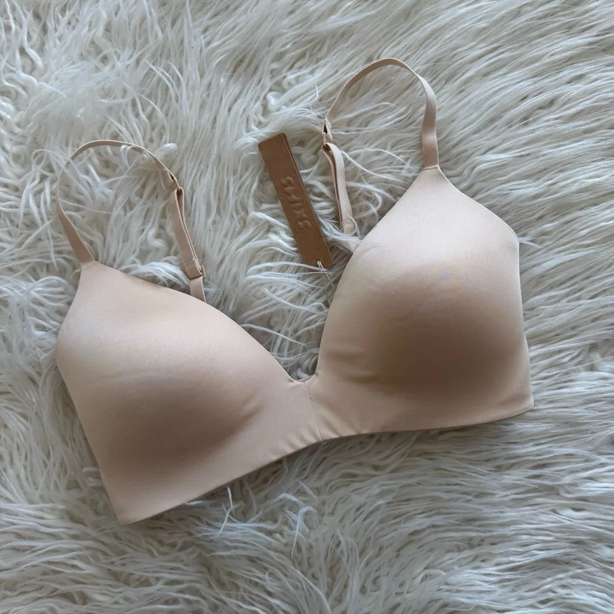 Skims Wireless Form T-shirt Bra Sand Size 32D - Image 2