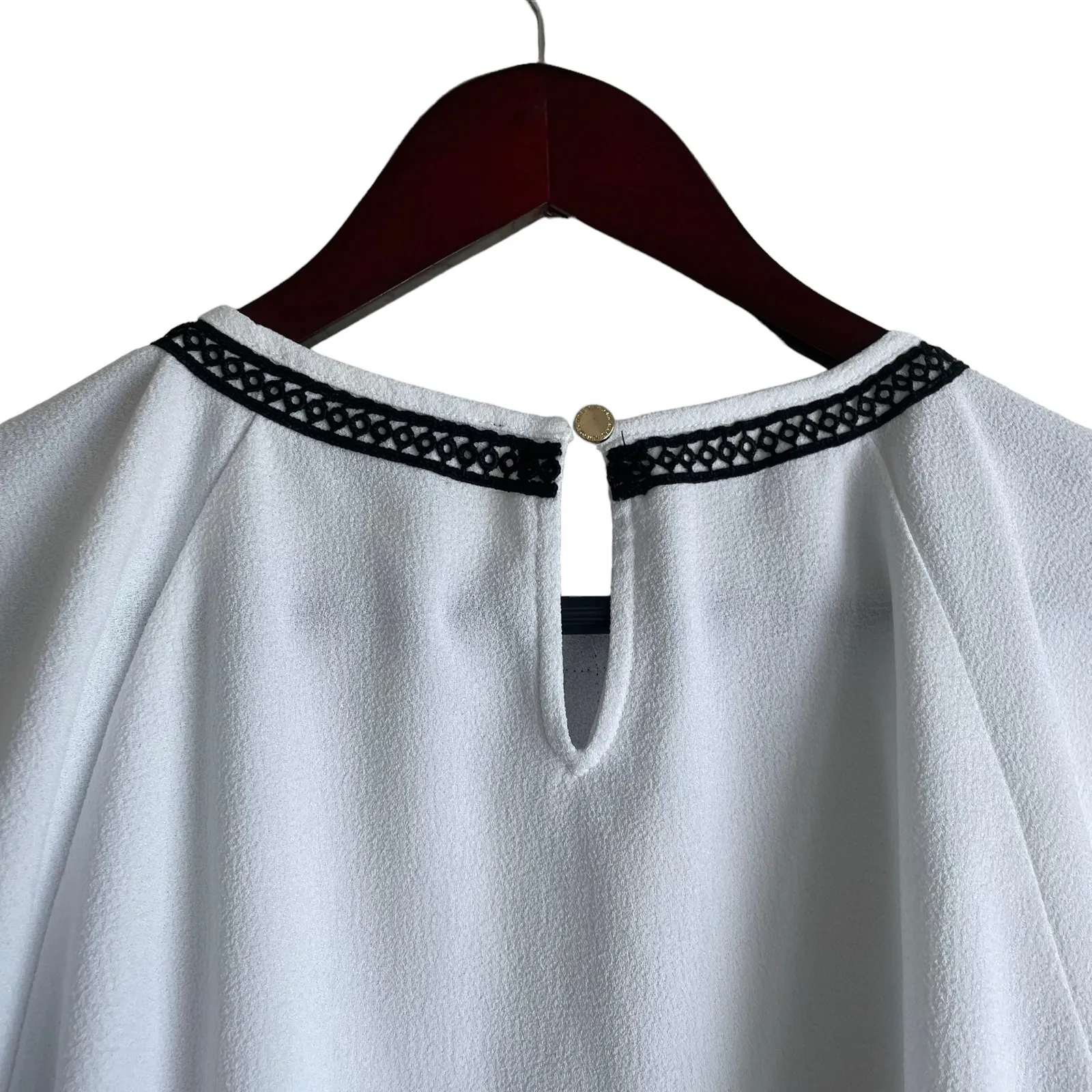 Marc New York‎ Women Top L Black Crochet Trim Short Flare Sleeve Office Travel White Size L - Image 5