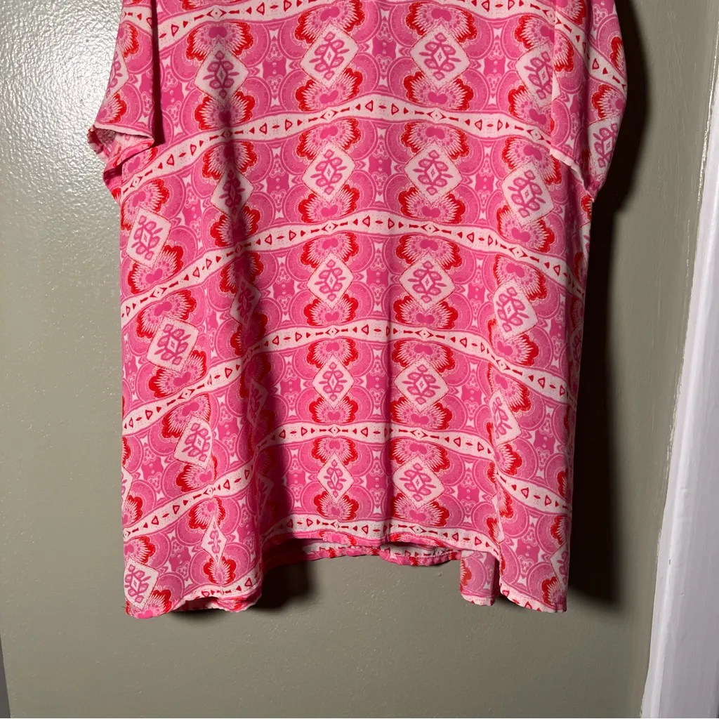 Collective Concepts Stitch Fix Atalya Cold Shoulder Top Pink Geometric - Image 4