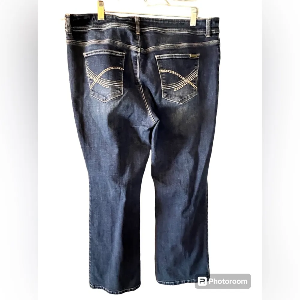 Chico's  So Slimming Jeans Sz 2.5/Lg/14 Short Dark Wash Flared Leg Stretch ExCond - Image 4