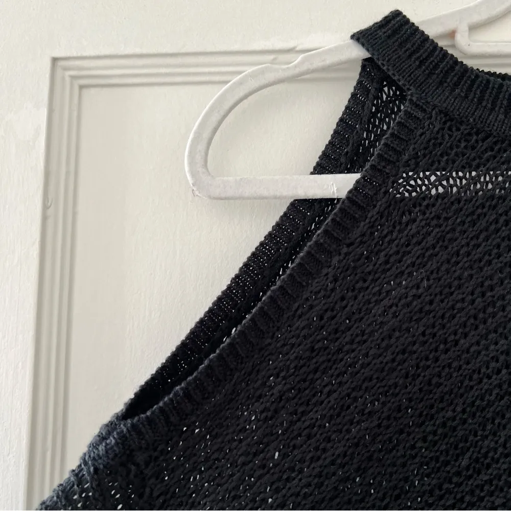 ⭐Express Black Cold Shoulder Cutout Crewneck Ribbed Knit Sweater Size XSmall NWT - Image 2