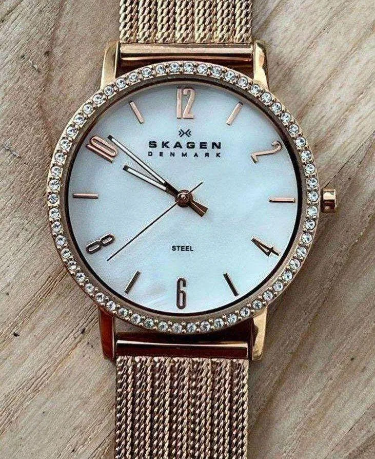 Skagen Steel Ladies Watch Crystals Rose Gold Tone Mesh Bracelet Pearl Dial - Image 2