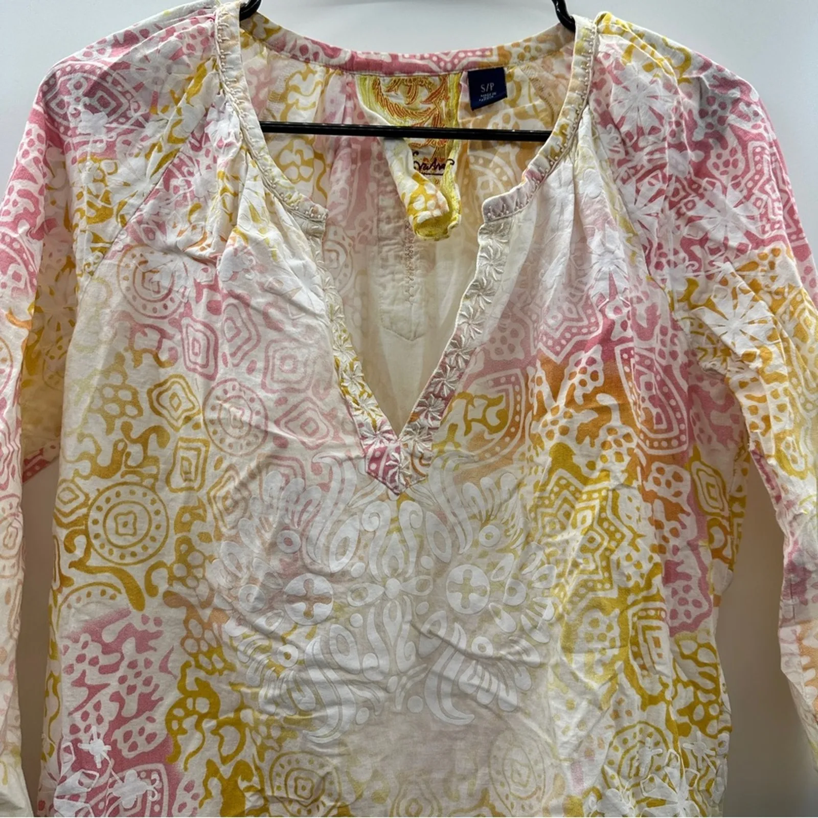Robert Graham Split Neck Embroidered Textured Print Pink Yellow Ombre Top Size S - Image 2