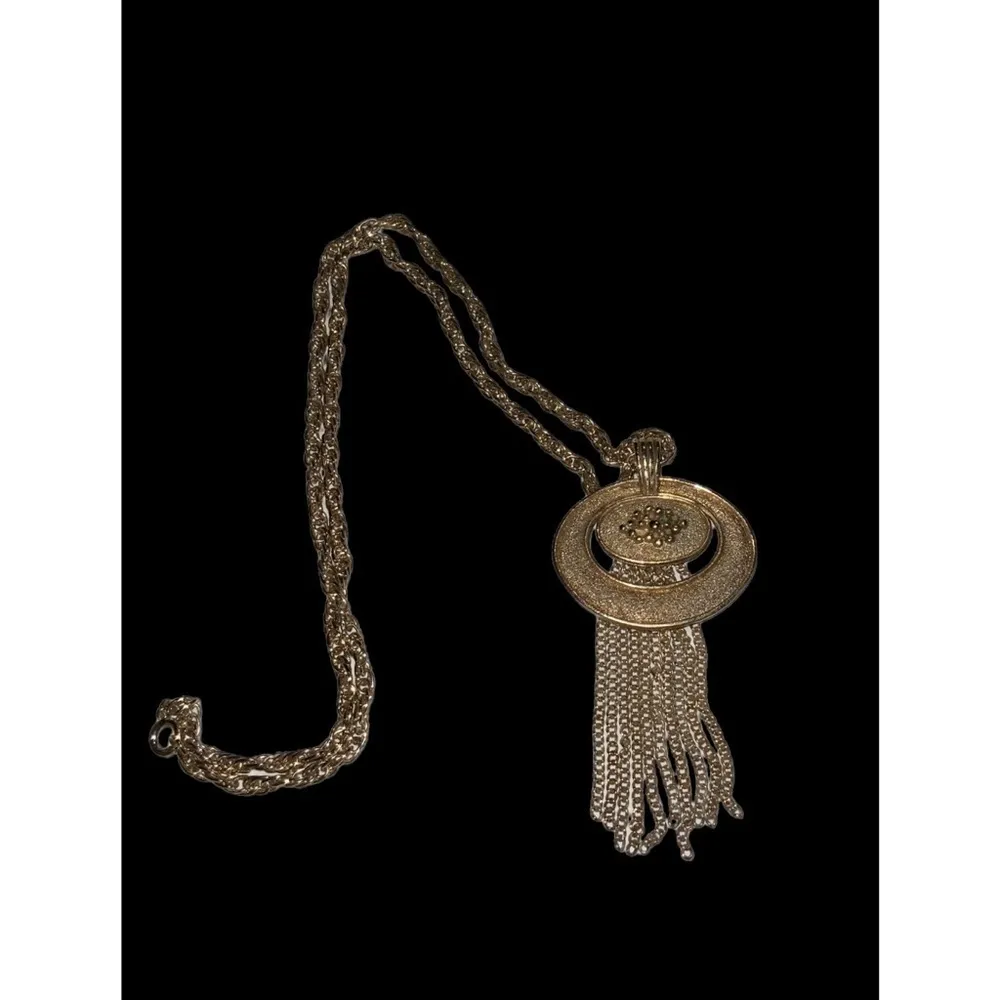 Avon Retro Vintage Gold Rope 22” Necklace With 3” Gold Oval Pendant With Tassels - Image 2