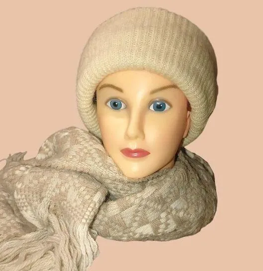 Handmade Vintage Cream Wool Beanie Hat Woven Fringe Scarf Giulia Biondi Italy - Image 2