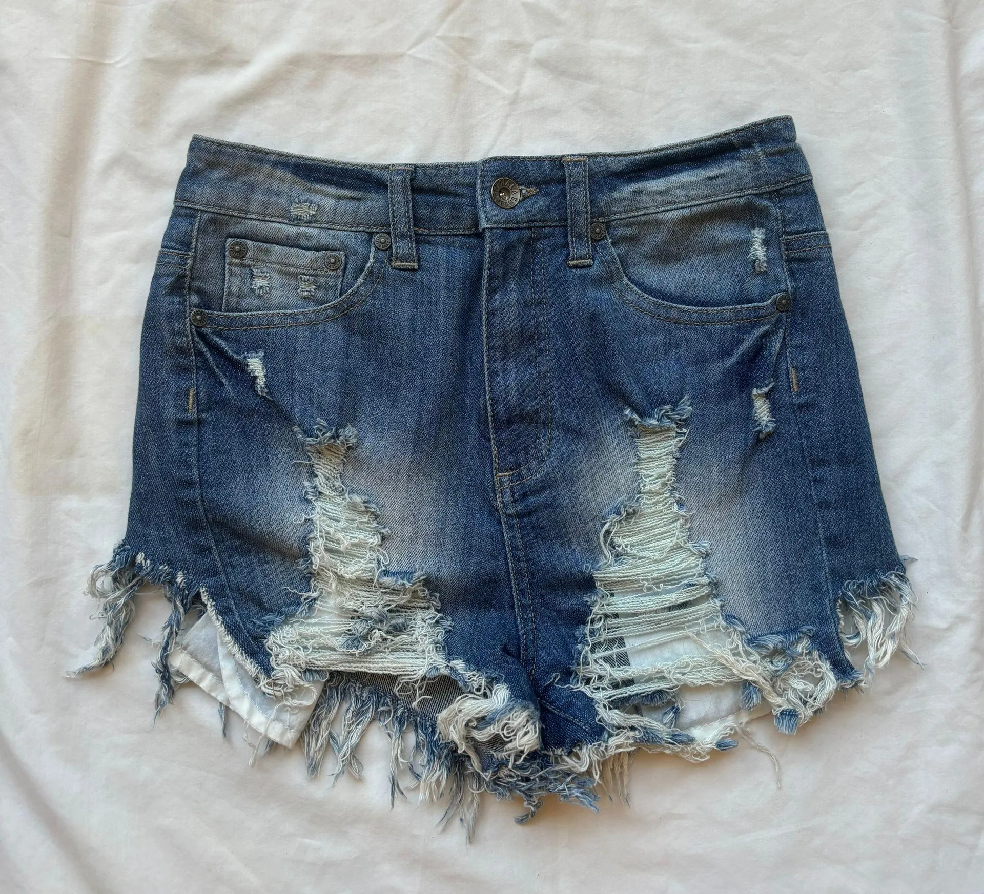 NWOT Distressed ripped denim shorts with a raw hem distressed jean shorts  - Image 2