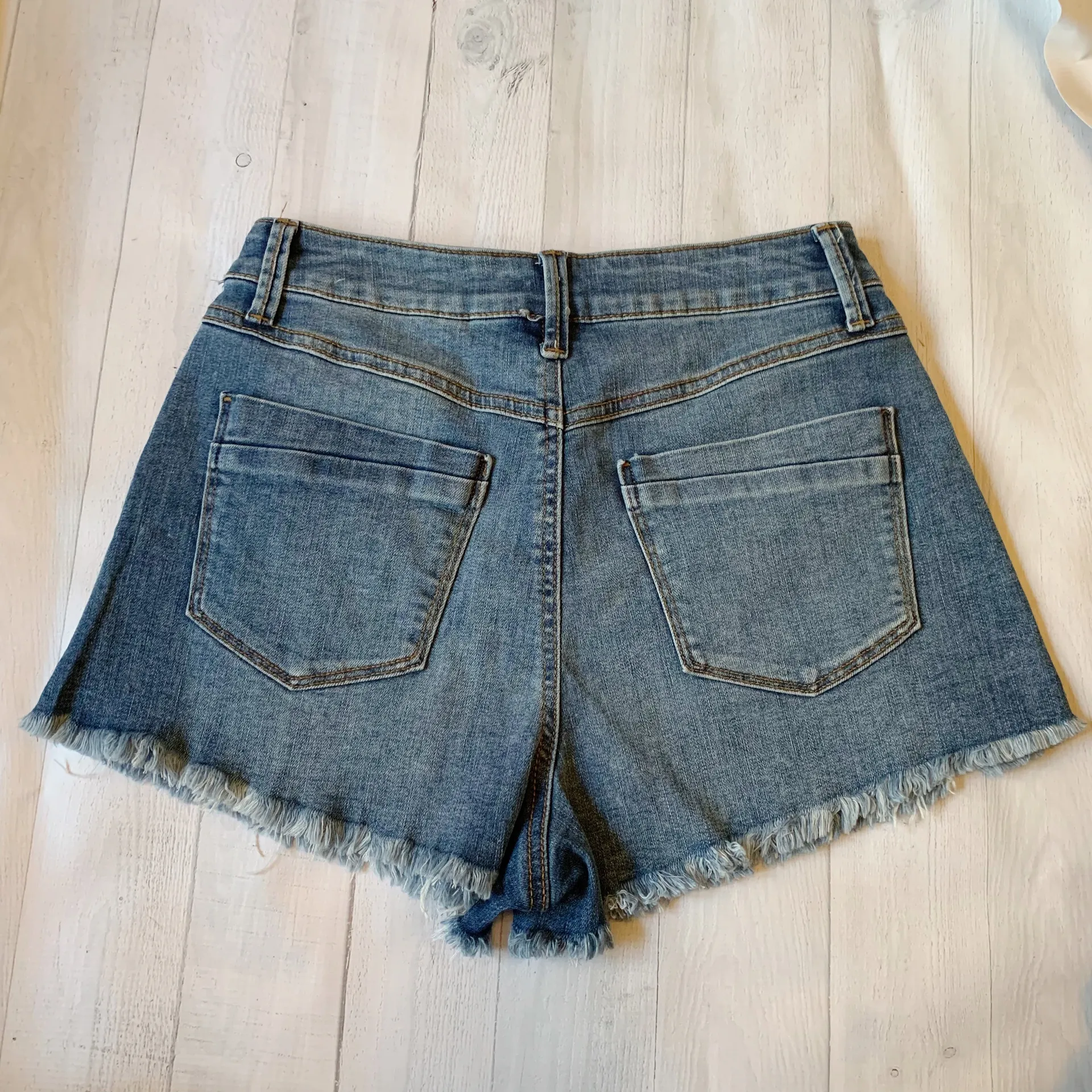 3/26 Distressed Raw Hem Cut Off Jeans - Image 2