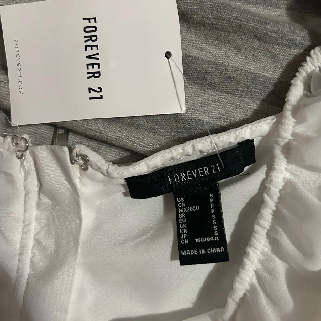 Forever 21 White Ruched Blouse - Image 6