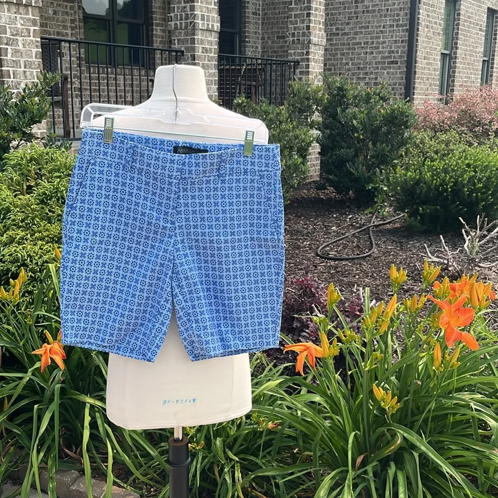 Blue Print Chino Shorts Modest Length Size 2 - Image 7