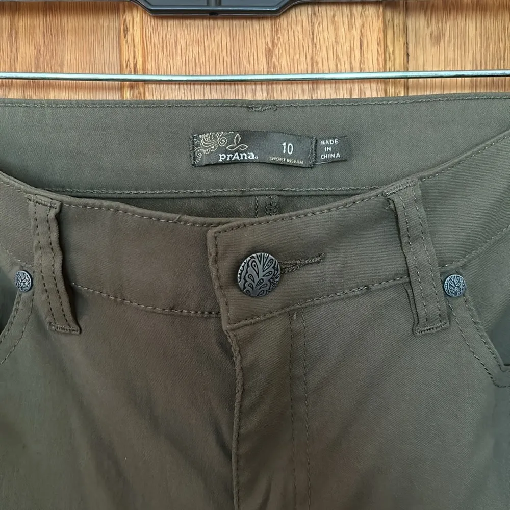 Prana dark green skinny leg pants w short inseam - size 10 - Image 2