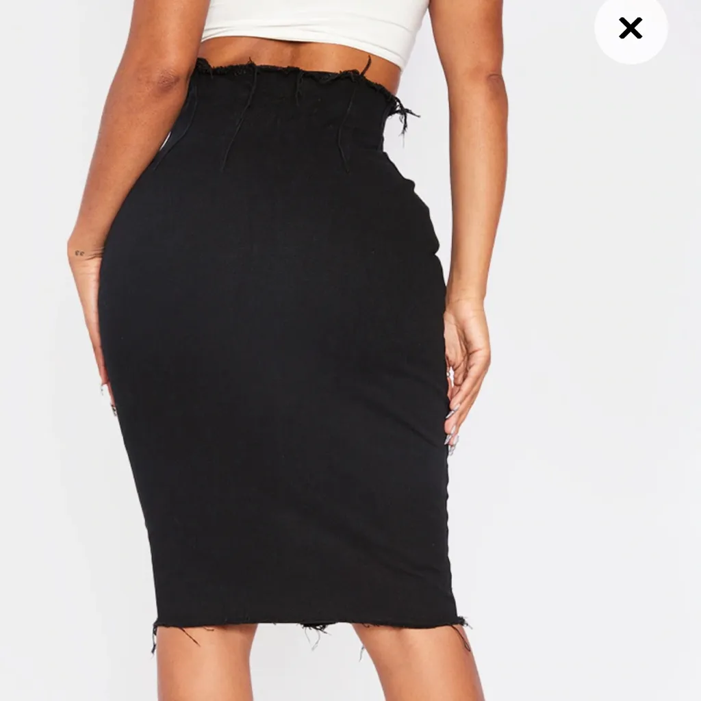 NWT PLT HIGH RISE BLACK DENIM BUTTON FRONT MIDI SKIRT 4 - Image 3