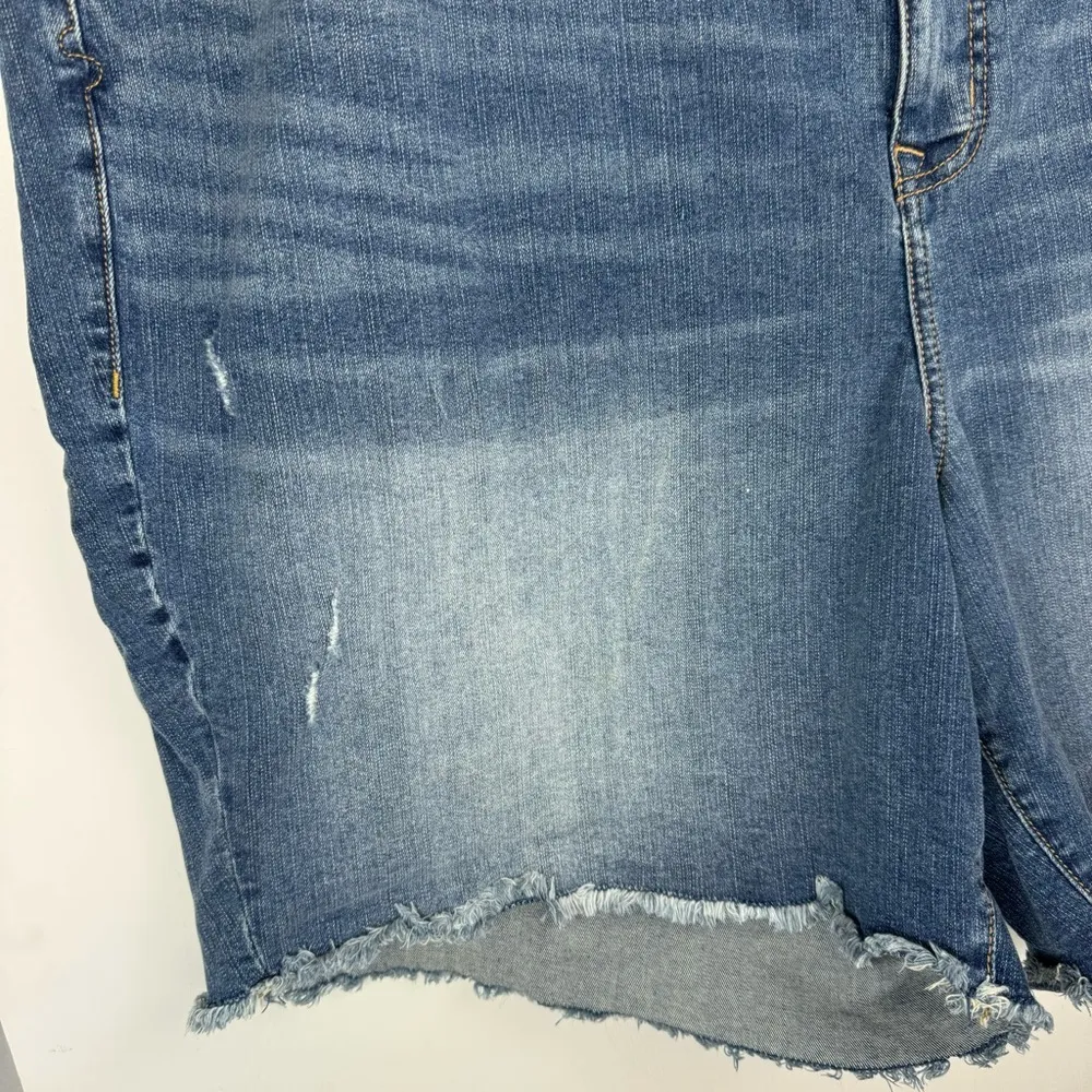 Torrid High Rise Jean Shorts Sz 28 Vintage Stretch Medium Wash Distressed - Image 8