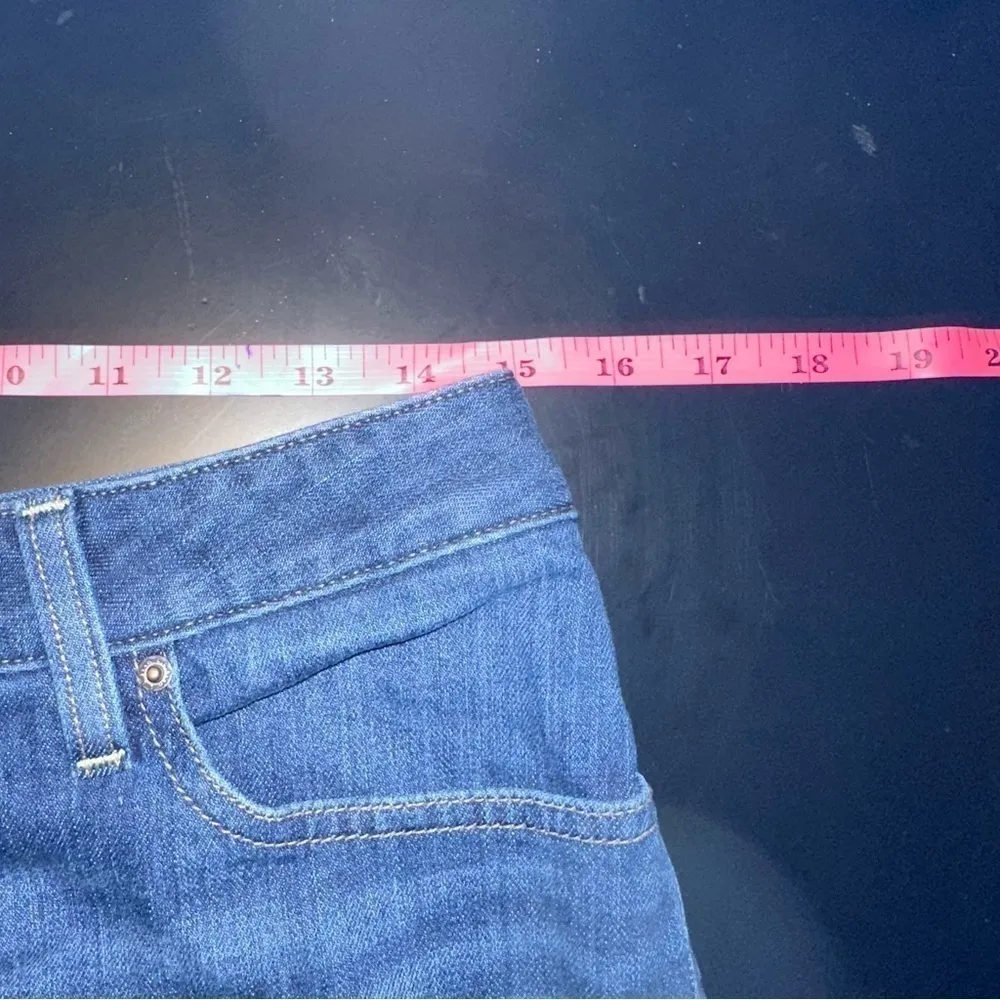 L.L.Bean Favorite Fit Straight Leg Distressed Jeans Women's Size 8 Reg Med‎ Blue - Image 8