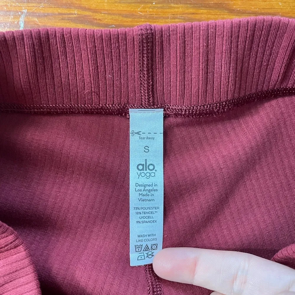 Alo Yoga Ribbed High-Waist 7/8 Blissful Leggings in Cranberry - Sz Small 🧡🎀 - Image 9