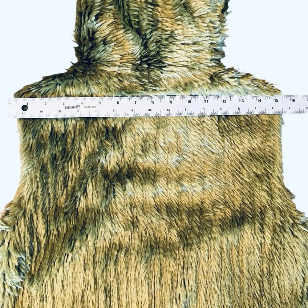 Adrienne Landau green faux fur satin lined hooded vest. Four hook/eye closure XS - Image 9