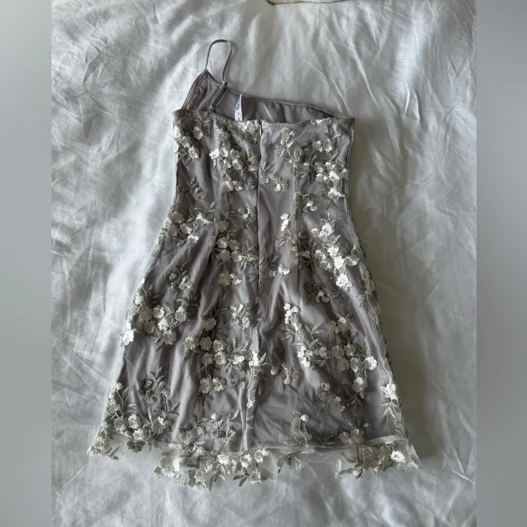 Lucy in the sky gray one shoulder mini dress with flowers - Image 3