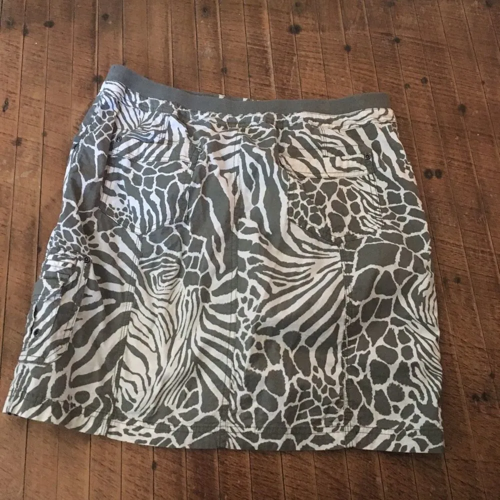 Chico’s 2 green animal print traveler Golfcore skirt - Image 3