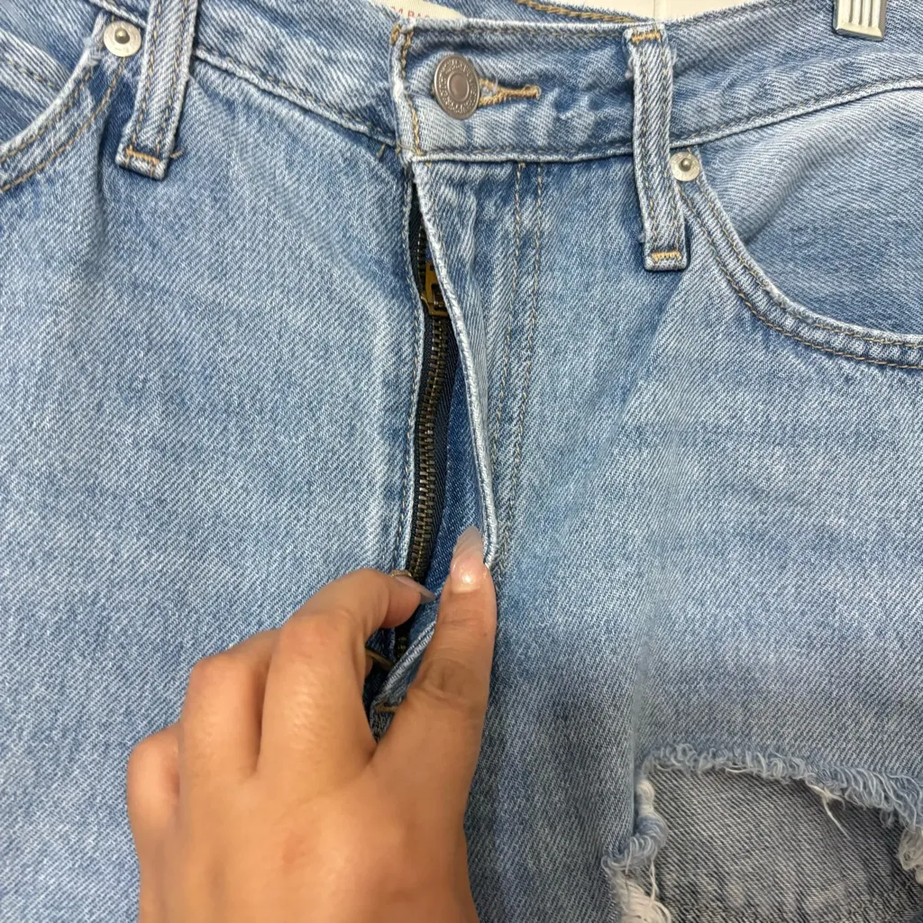 Levi’s 94 Baggy Jeans Women’s Size 27 Light Blue Vintage Fit - Image 7