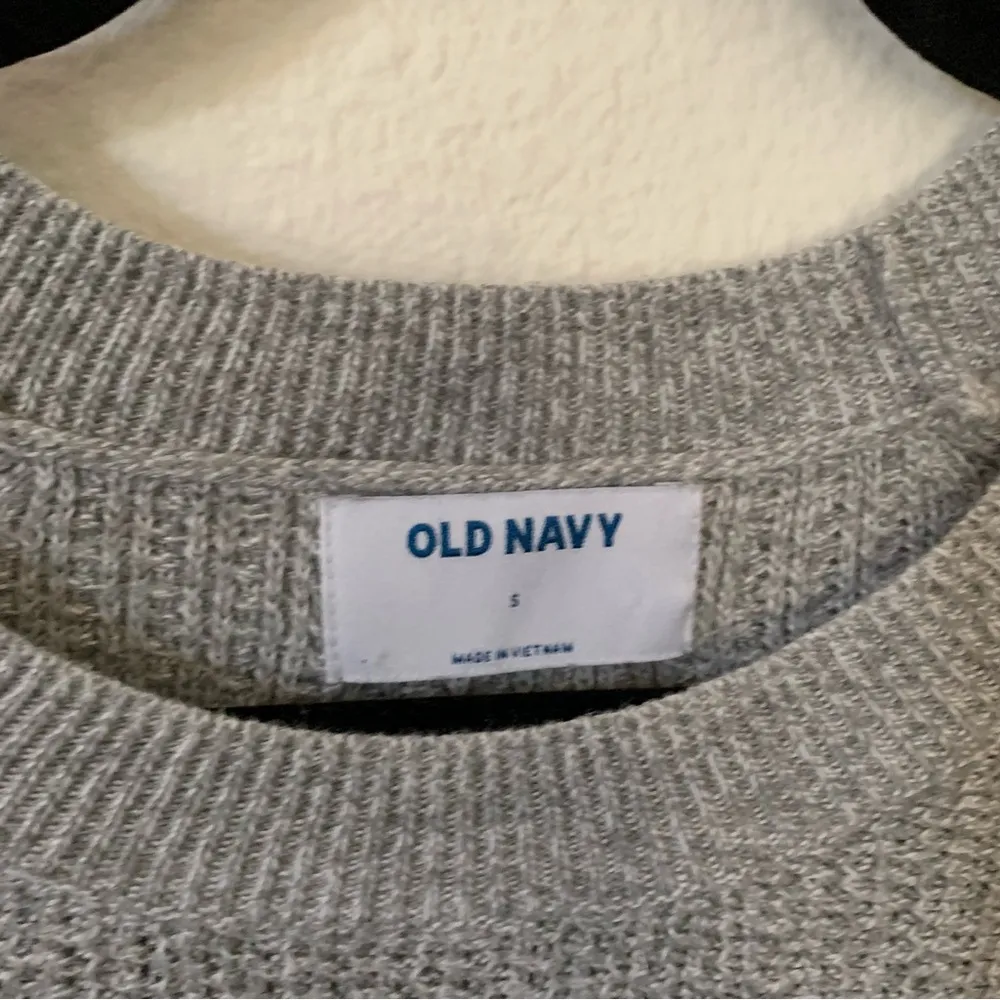 Old Navy Light Grey Knit Sweater Size Small Hole - Image 2