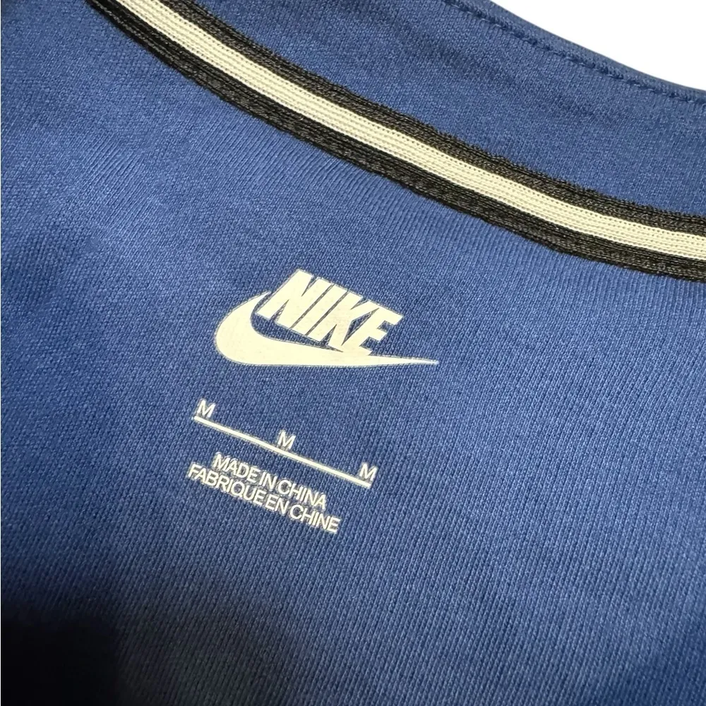 Nike Artistic Swoosh Logo Womens Pullover Medium - Image 3