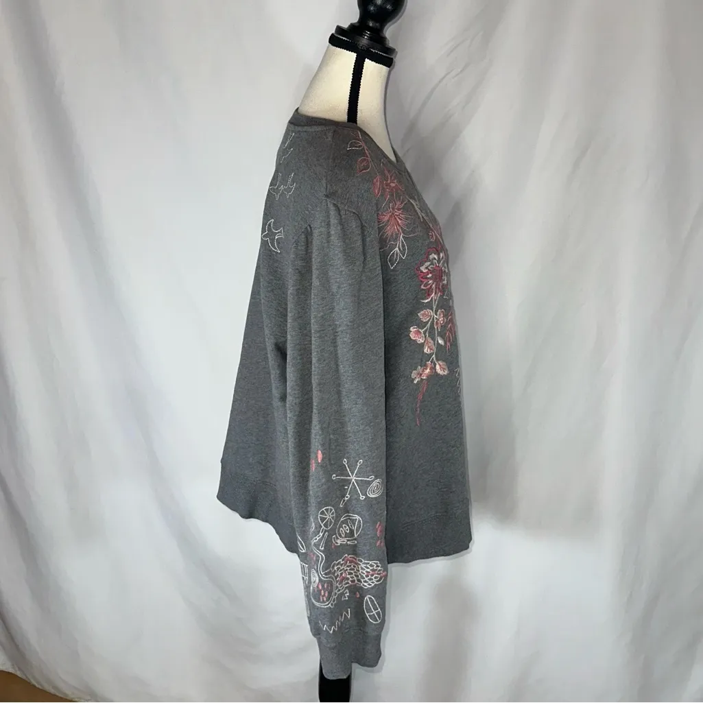 Johnny Was Raglan Sweatshirt Medium Gray Floral Bird Embroidery Crewneck Top EUC - Image 7