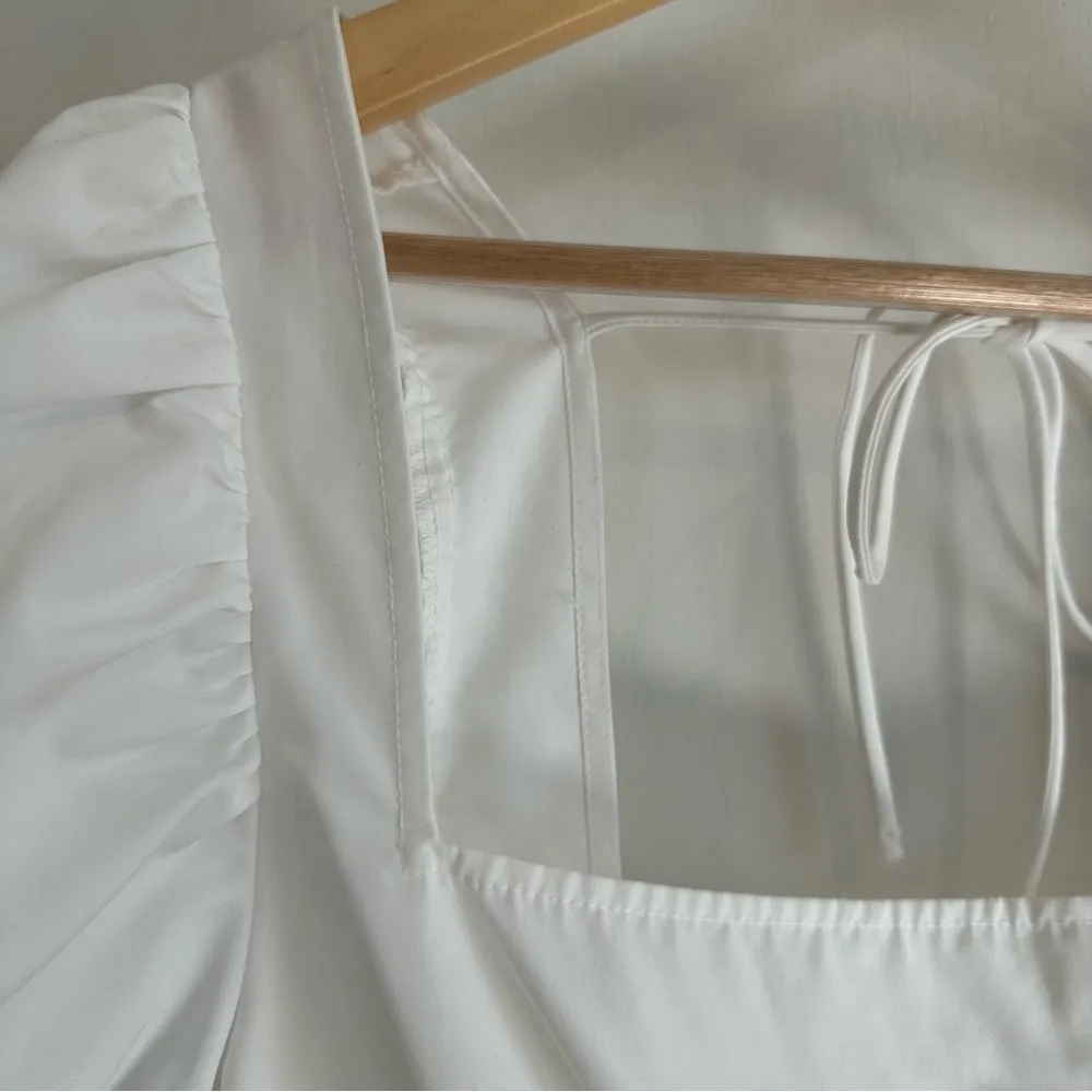 H&M Tie Detail Puff-Sleeved Peplum Blouse. White. Size: Large. - Image 4