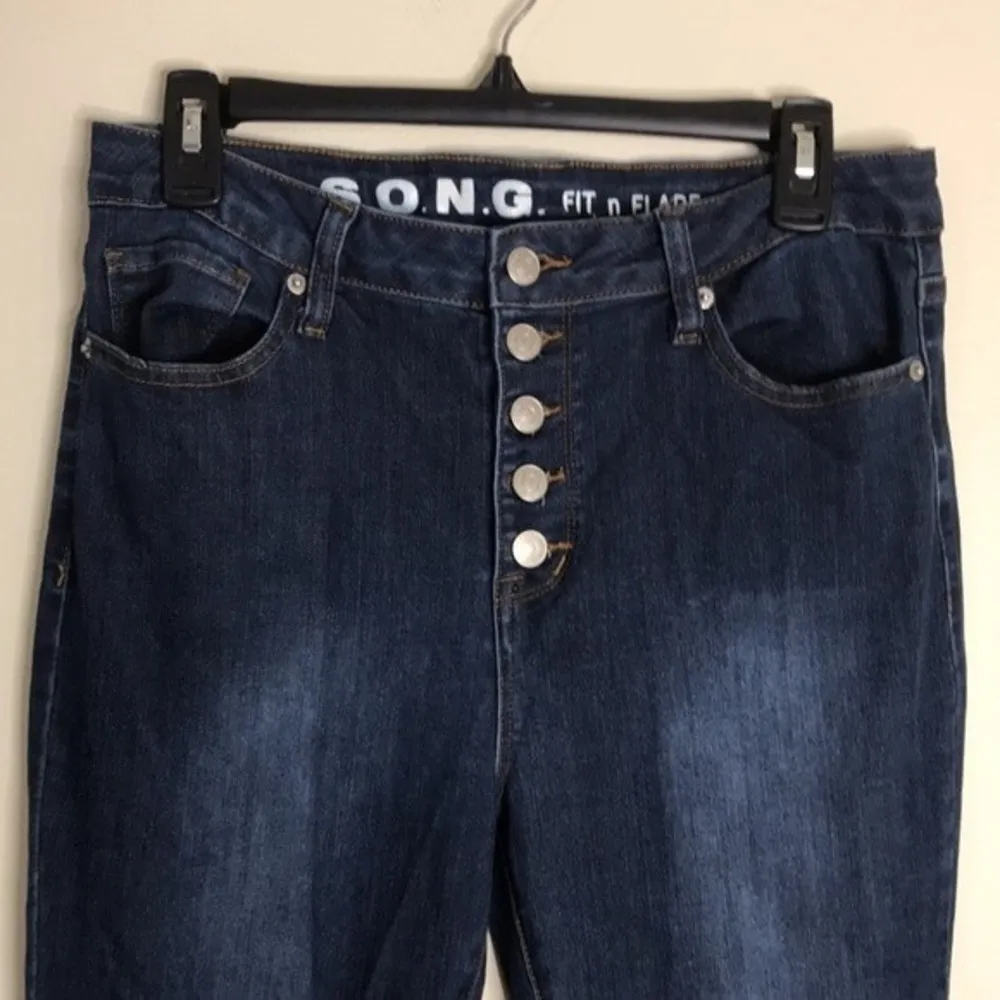 S.O.N.G. Fit n Flare Button Fly Jeans with baby girl in gems on back size 30 - Image 7