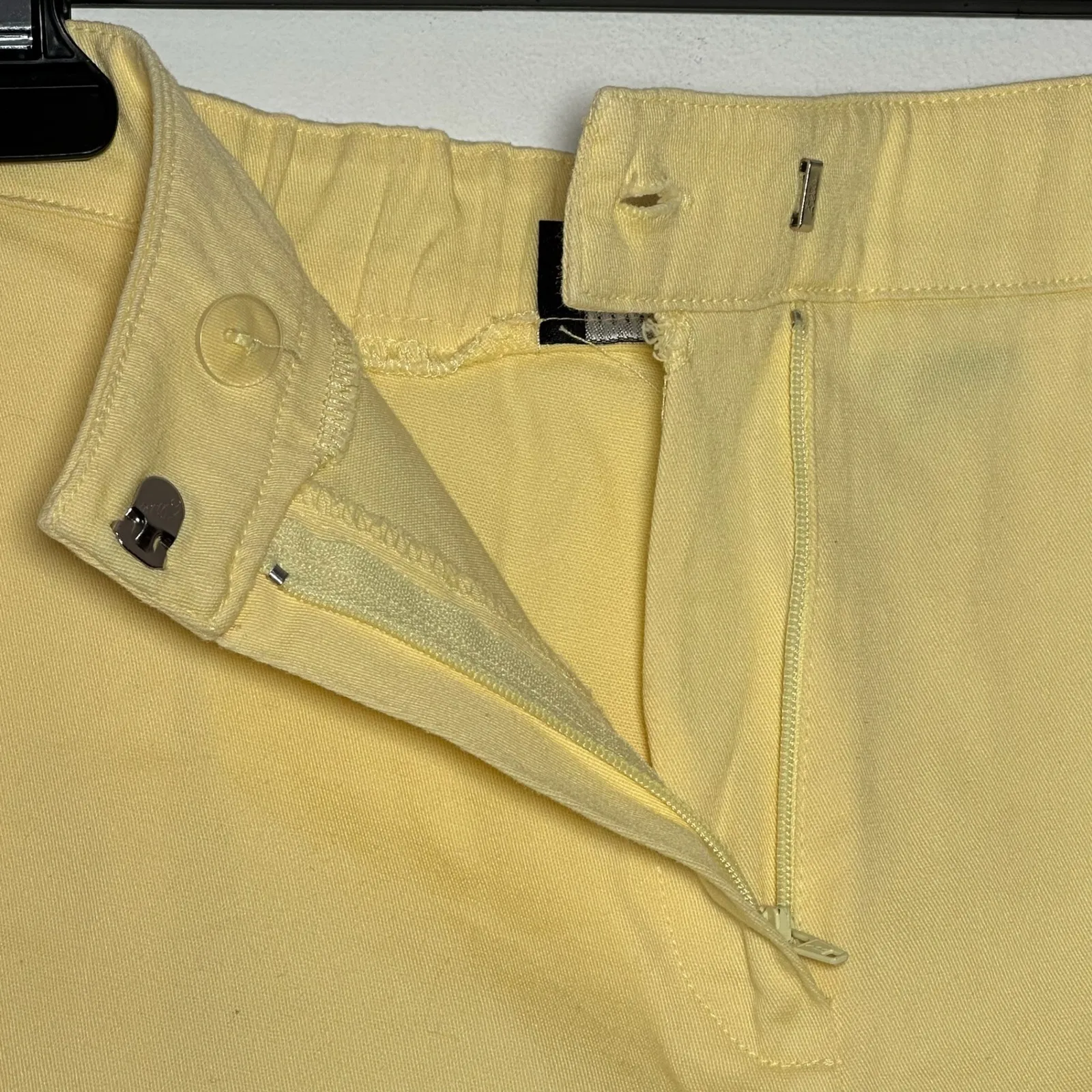 Briggs New York Women's Yellow Capri Pants Size 8 Cropped Cotton Spandex Blend - Image 6