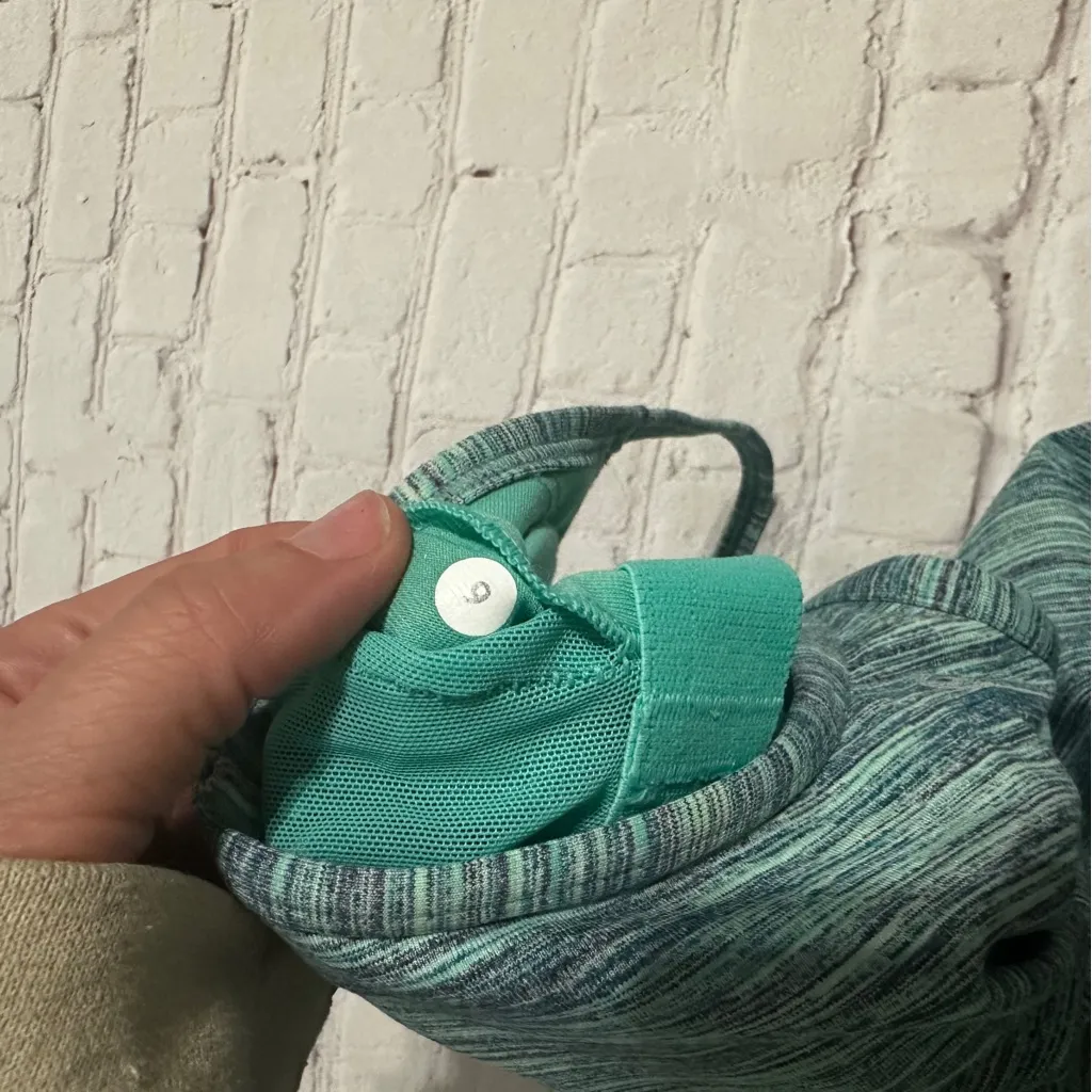 Lululemon Y tank top size 6 - Image 4