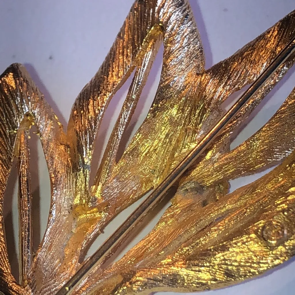 BSK Vintage Gold Tone Leaf Faux Pearl Retro Brooch Shoulder Pin - Image 7