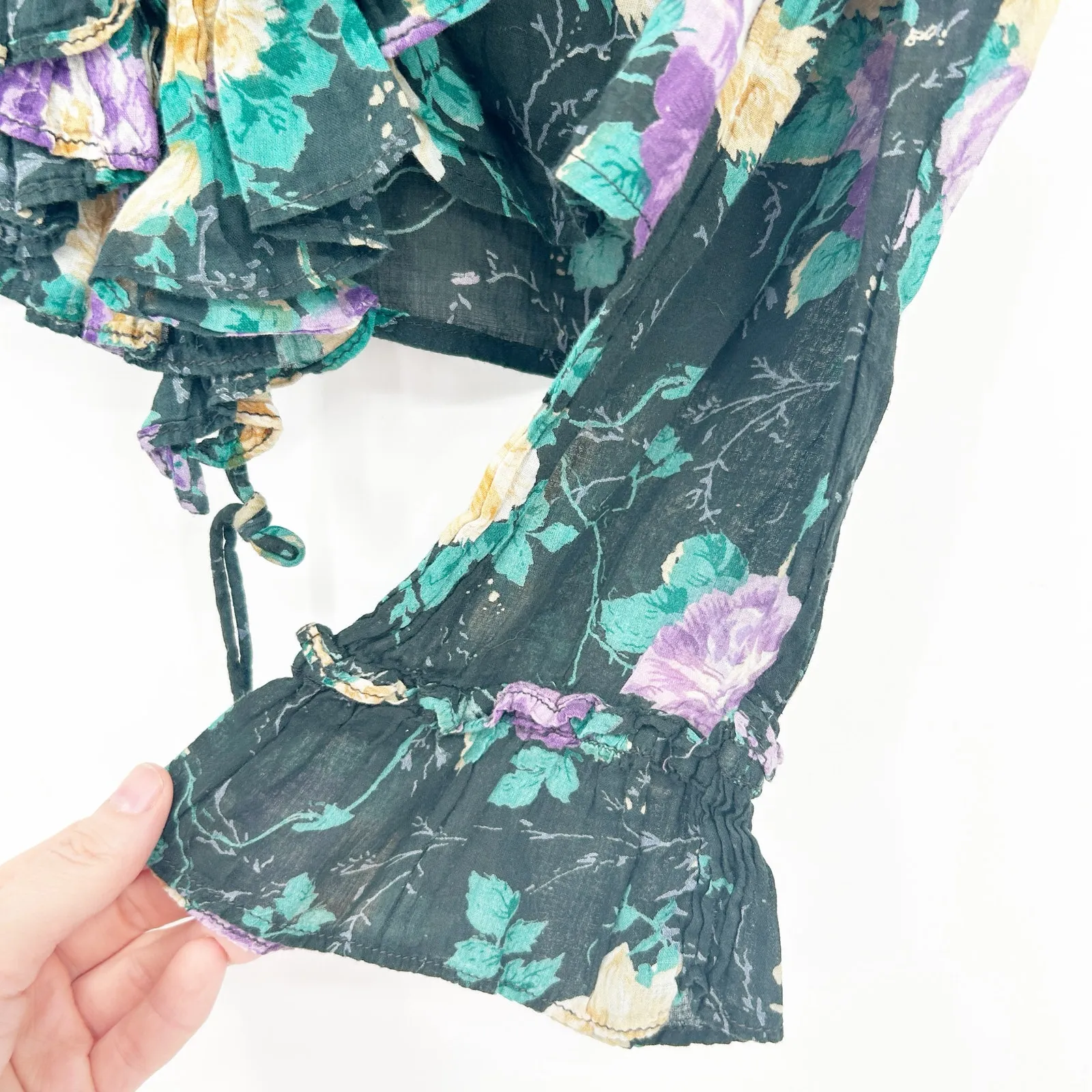 Symbol 2000 Womens‎ Y2K Vacay Resortwear Ruffled Floral Cropped Blouse Size M Black Size M - Image 4