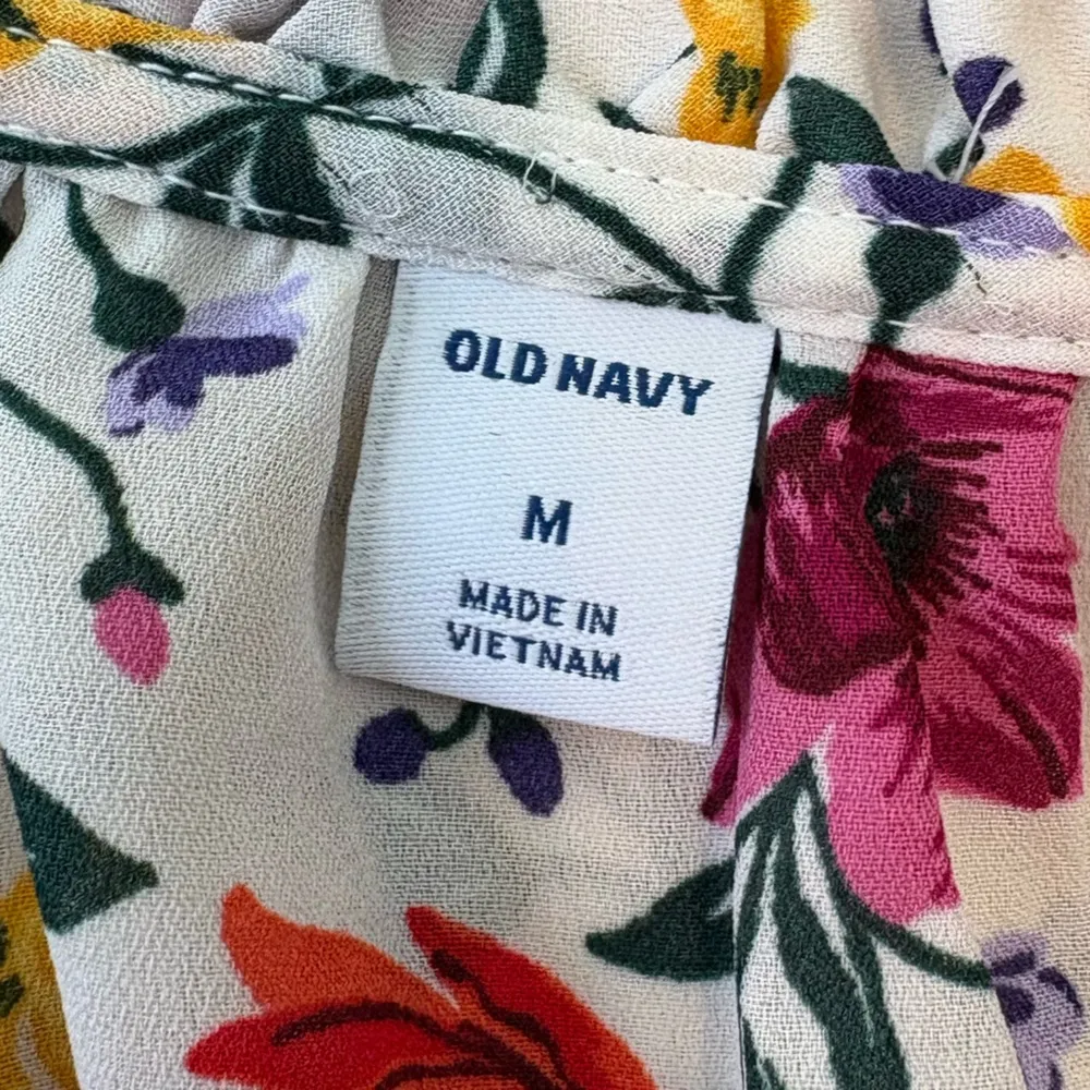 Old Navy White Floral V-Neck Blouse Size M - Image 8