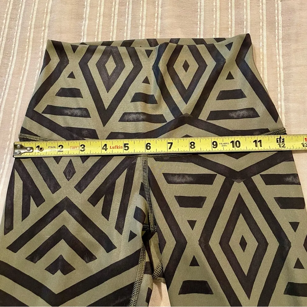 Wunder Under Fold Over Waist Leggings in Olive Green Black Geometric 2 - Image 6