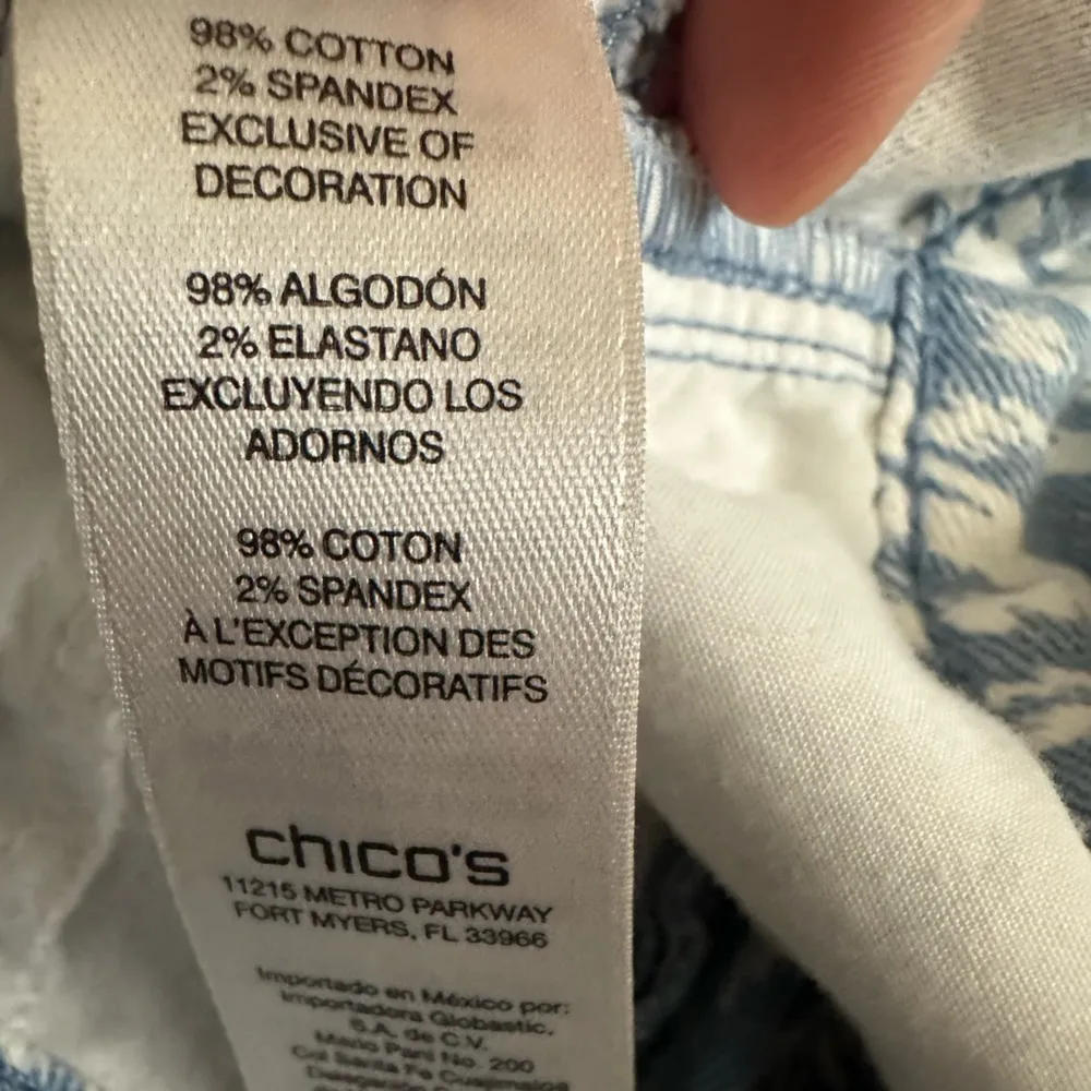 Chicos Platinum Tribal Ikat Print Crop Jean Southwestern Size XS - Image 9