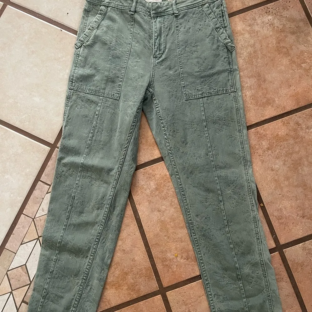 Anthropologie Green mid-rise Pants - Image 9