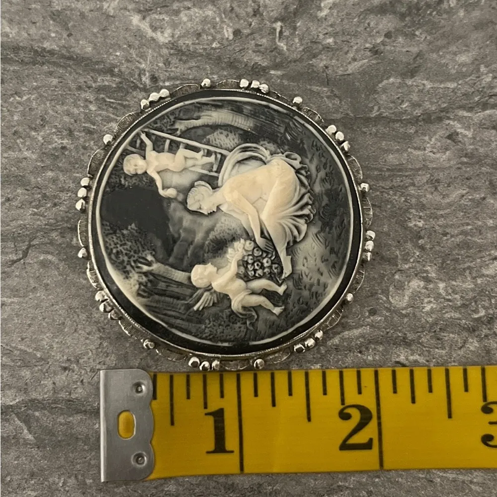 Vintage Victorian Style Raised Cameo Woman Cherubs Angels Brooch Pin Garden Gray - Image 10