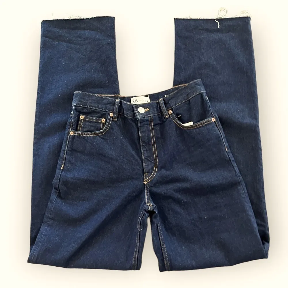 ZARA The New Daddy Full Length Raw Hem High Rise Dark Wash Jean Size 4 NEW - Image 4