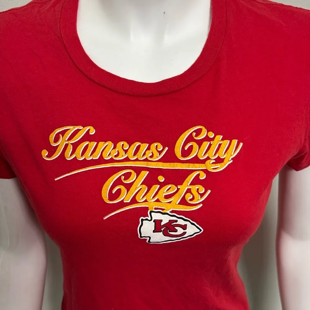 Kansas City Chiefs Red Tee Shirt Size Medium - Image 2