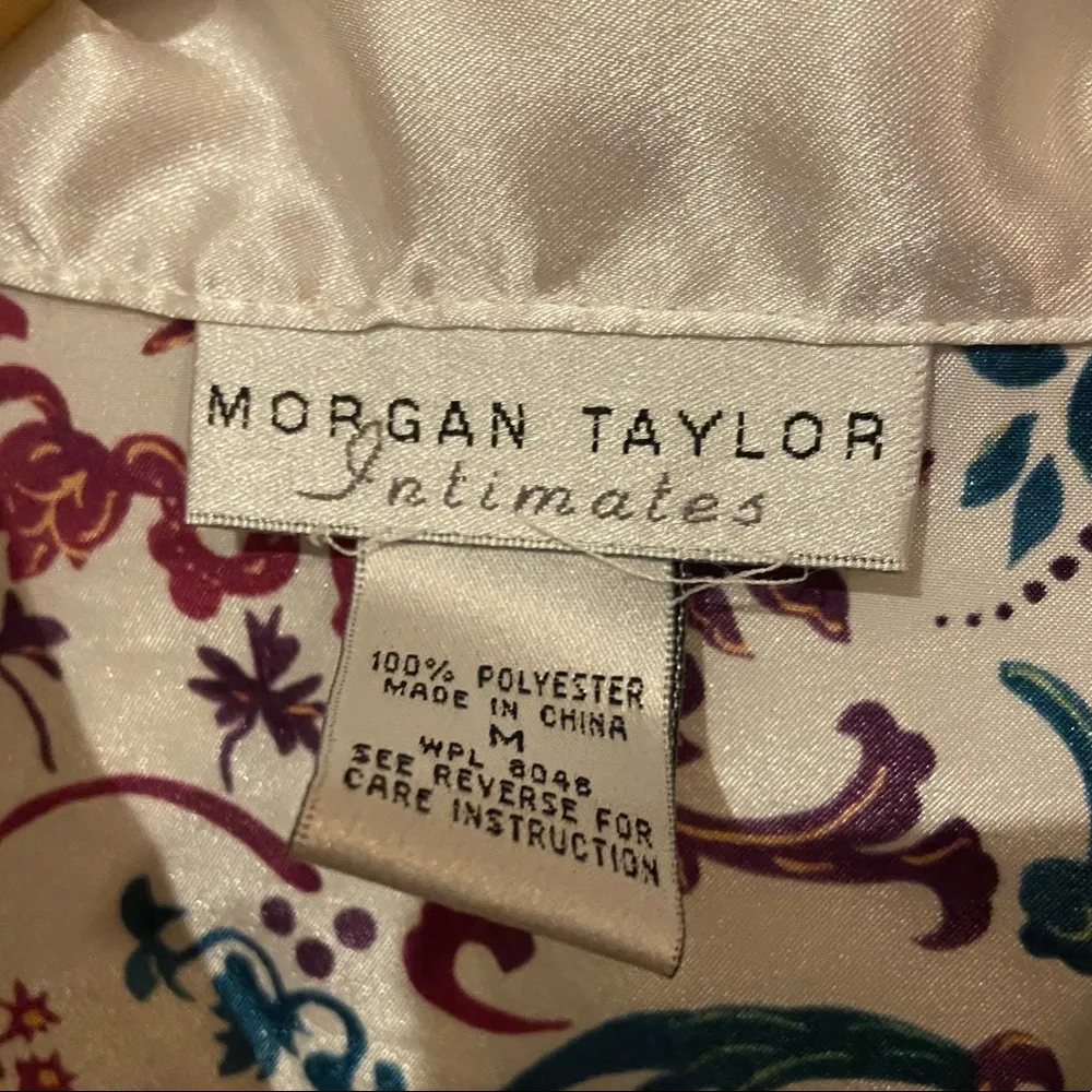 Morgan Taylor Intimates Sz M Cream W/Blue & Purple Collared Pocket Front Nightie - Image 4