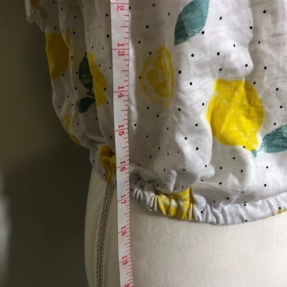 NWT Lemon Print Lace Trim Crop Top Tee Smocked New - Image 6