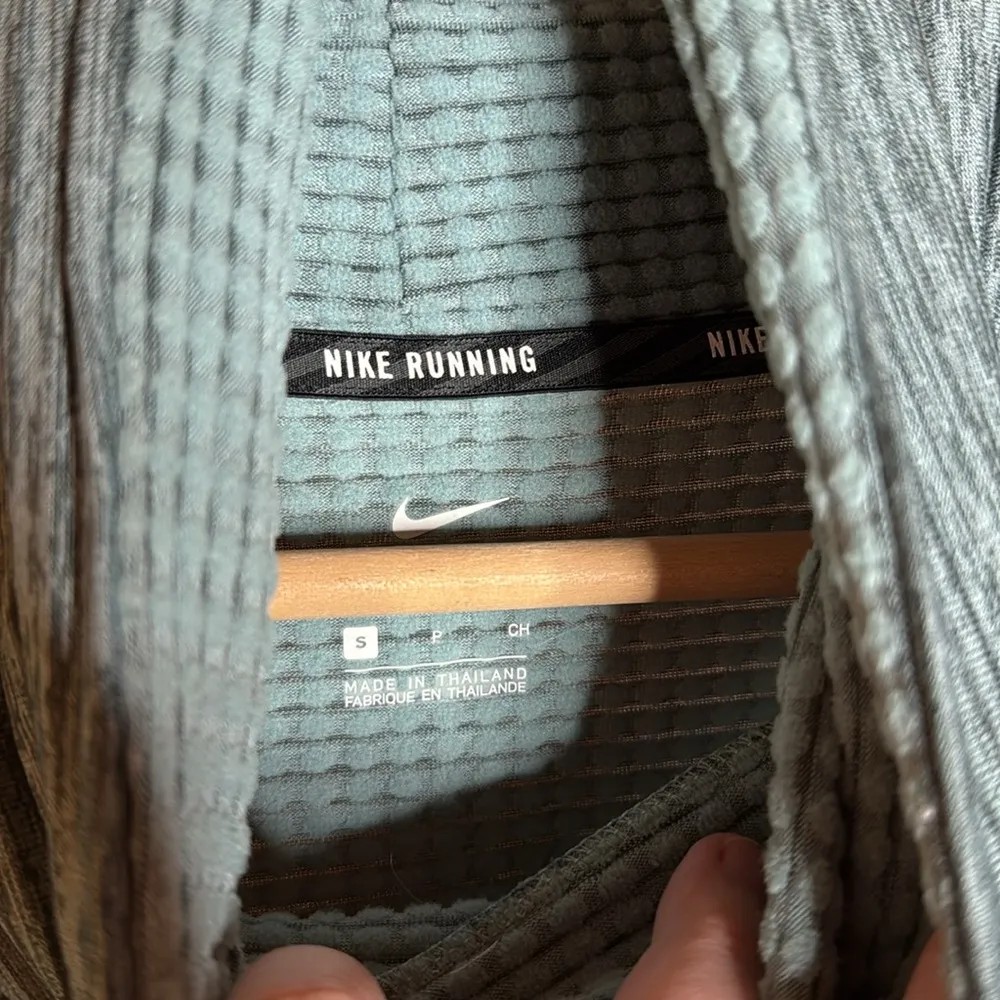 Nike Running Therma Sphere Element Base Layer Jacket Size Small - Image 9