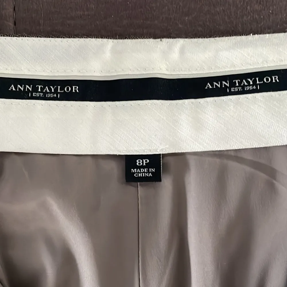ANN TAYLOR Brown Taupe Dress Pants Size 8P - Image 4
