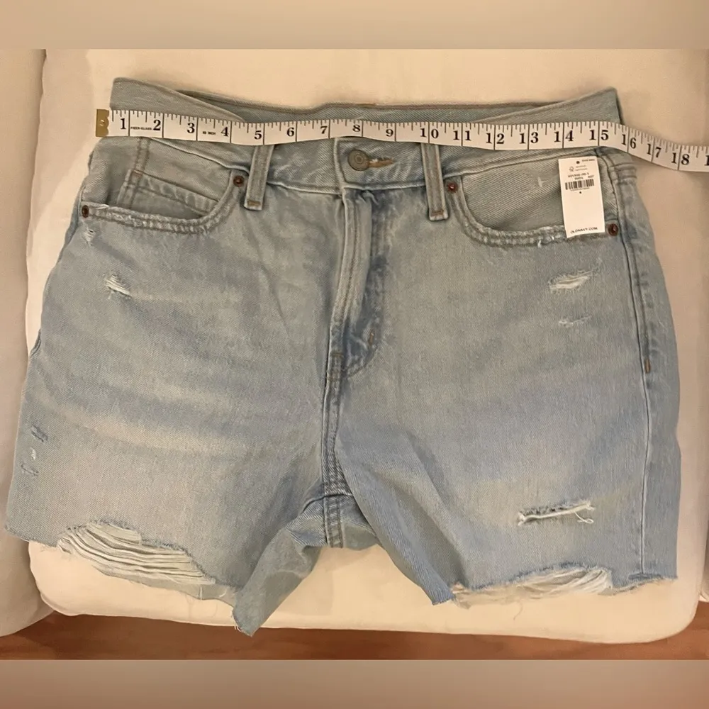 NWT Old Navy HR Distressed Jean Shorts Light Blue Size 4 Slouchy Straight - Image 7