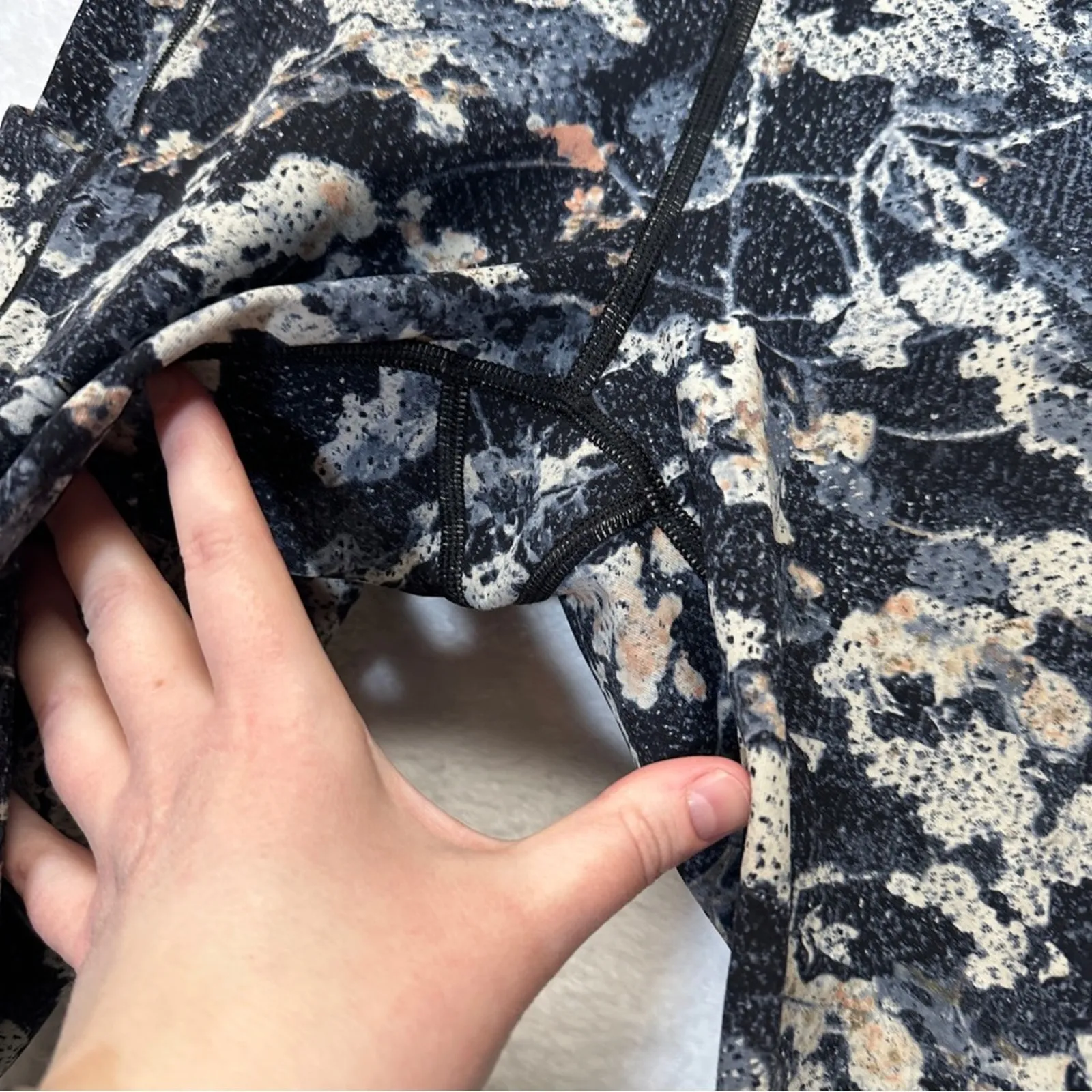 Lululemon Speed Up Crop *21" in Spring Bloom‎ Multi Size 8 - Image 8